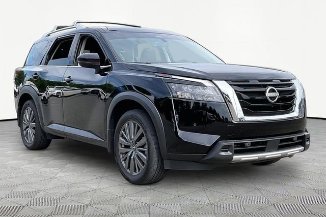 2025 Nissan Pathfinder SL 2WD's photo