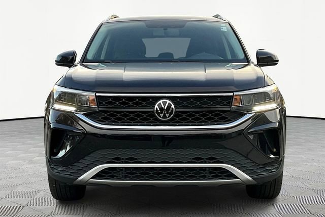 2022 Volkswagen Taos SE photo 2