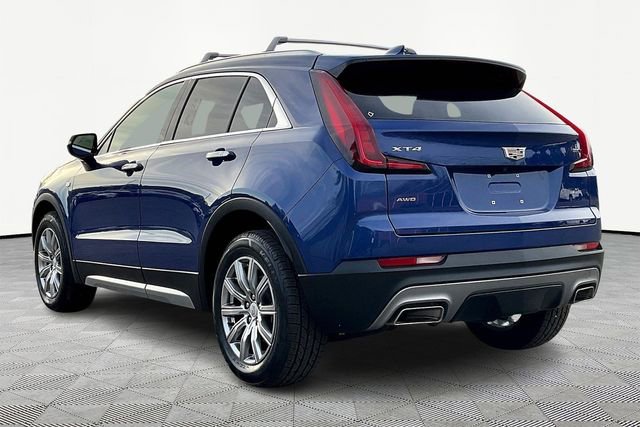 2022 Cadillac XT4 Premium Luxury photo 2