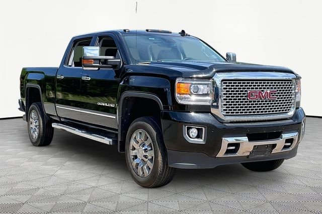 2015 GMC Sierra 4WD Crew Cab Short Box's photo