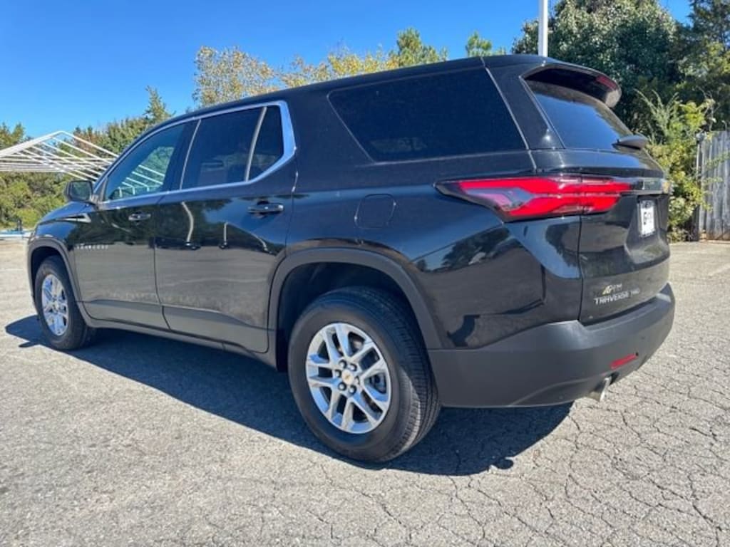 Used 2022 Chevrolet Traverse LS SUV