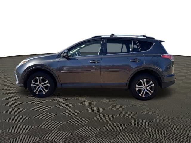 2016 Toyota RAV4 LE photo 2