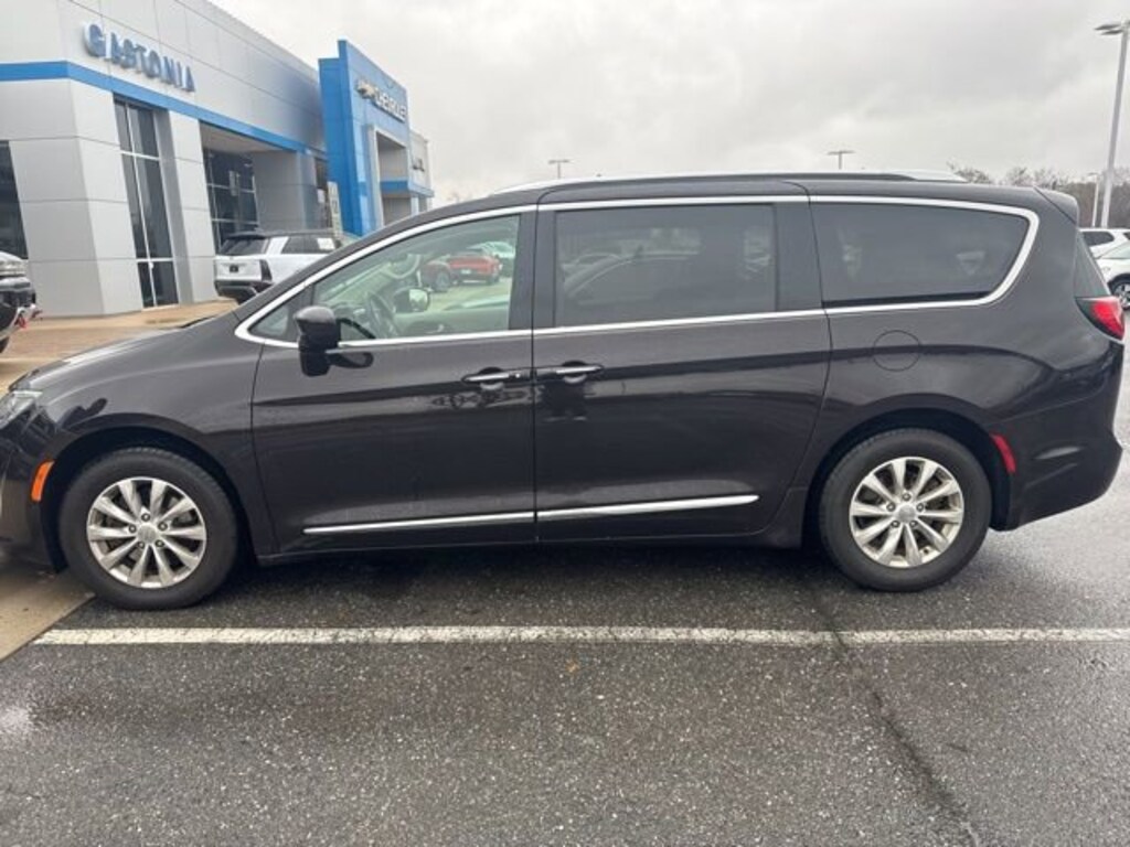 Used 2018 Chrysler Pacifica Touring L