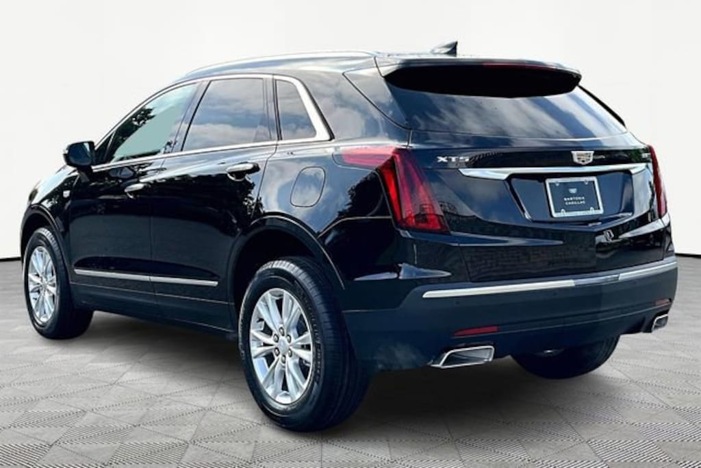 New 2025 CADILLAC XT5 Luxury SUV
