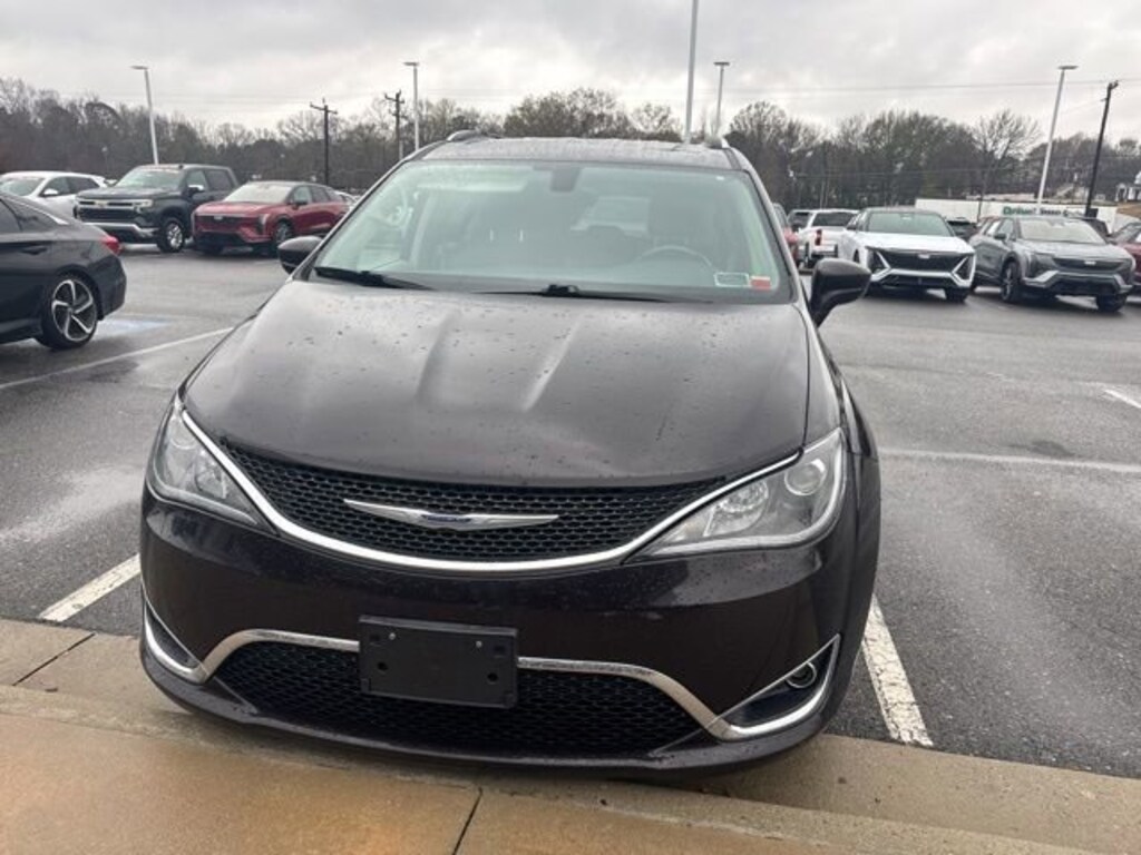 Used 2018 Chrysler Pacifica Touring L
