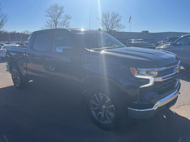 2024 Chevrolet Silverado 1500 LT's photo