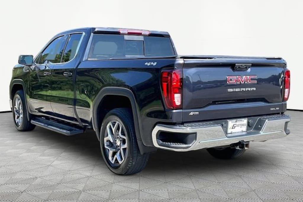 Used 2025 GMC Sierra 1500 SLE Truck
