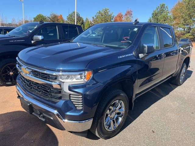 2023 Chevrolet Silverado 1500 LT photo 3