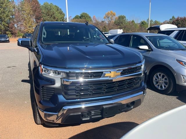 2023 Chevrolet Silverado 1500 LT photo 2