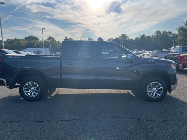 2023 Chevrolet Silverado 1500 LT photo 2