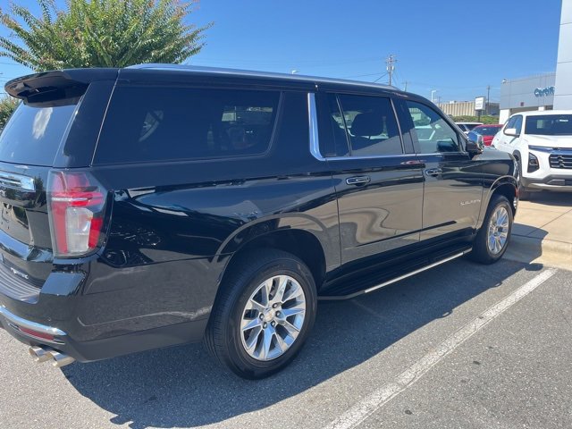 2024 Chevrolet Suburban Premier photo 3