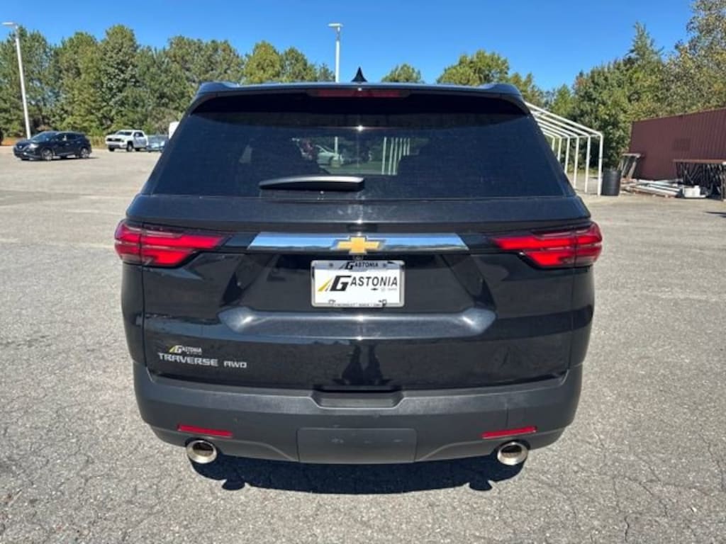 Used 2022 Chevrolet Traverse LS SUV