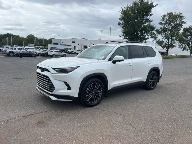 2024 Toyota Highlander Hybrid Limited photo 3