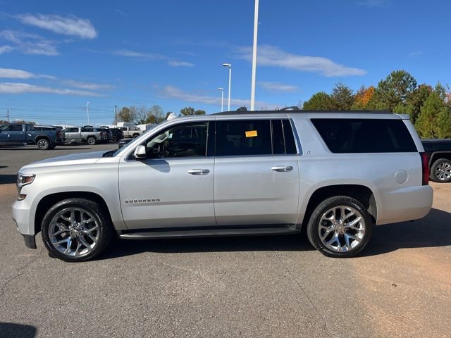 2017 Chevrolet Suburban LT photo 4