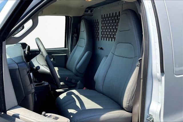 2025 Chevrolet Express Cargo Work Van - Photo 10