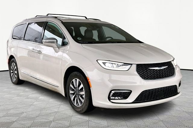 2021 Chrysler Pacifica Hybrid Limited's photo