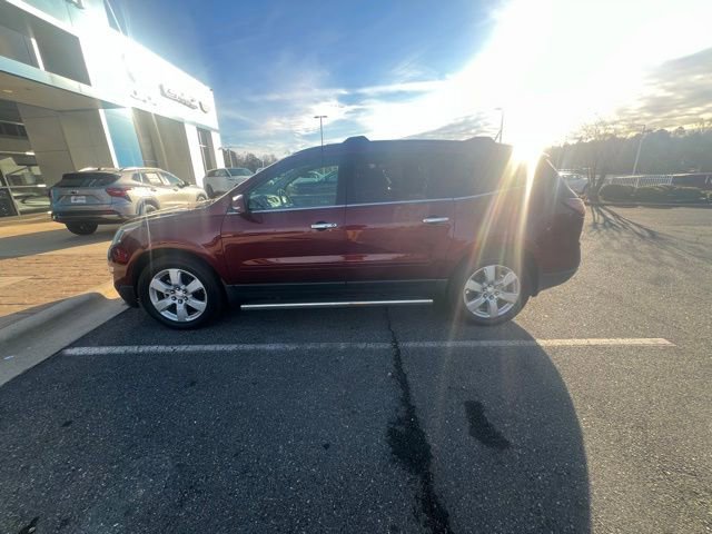 2017 Chevrolet Traverse 1LT photo 3