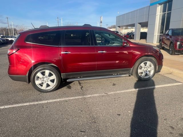 2017 Chevrolet Traverse 1LT photo 4
