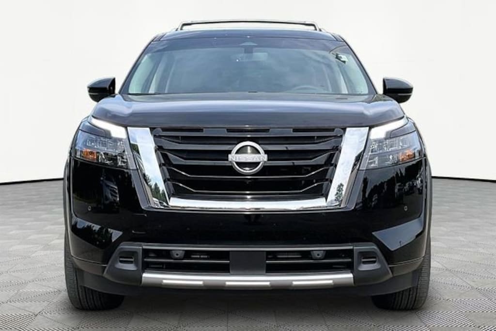 Used 2025 Nissan Pathfinder SL FWD SUV