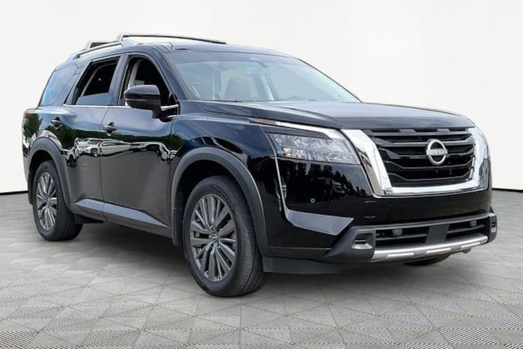 Used 2025 Nissan Pathfinder SL FWD SUV
