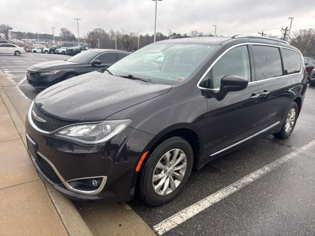 Used 2018 Chrysler Pacifica Touring L