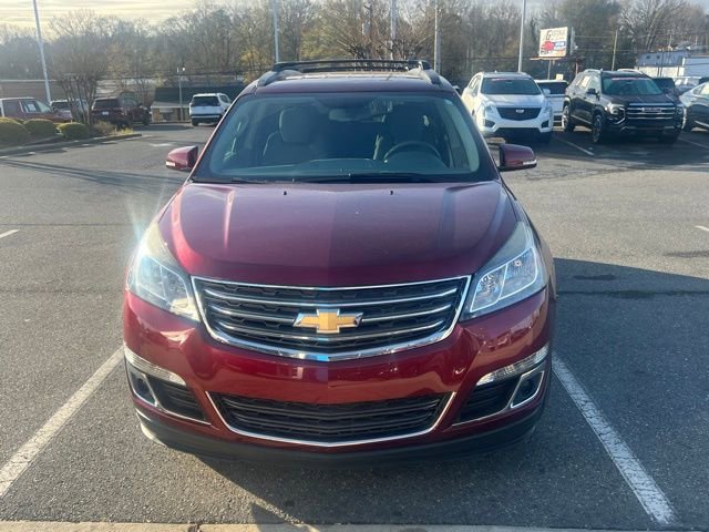 2017 Chevrolet Traverse 1LT photo 2