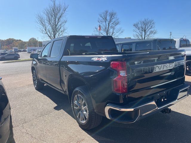 2022 Chevrolet Silverado 1500 LT photo 3