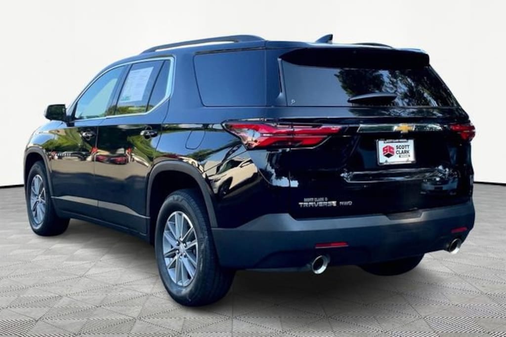 Used 2023 Chevrolet Traverse LT Cloth SUV