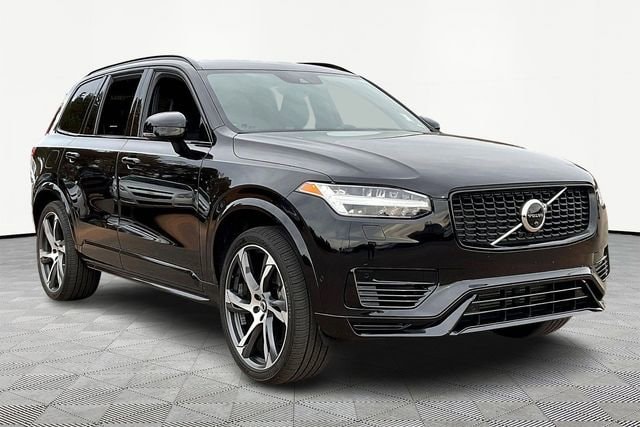 2022 Volvo XC90 R-Design's photo