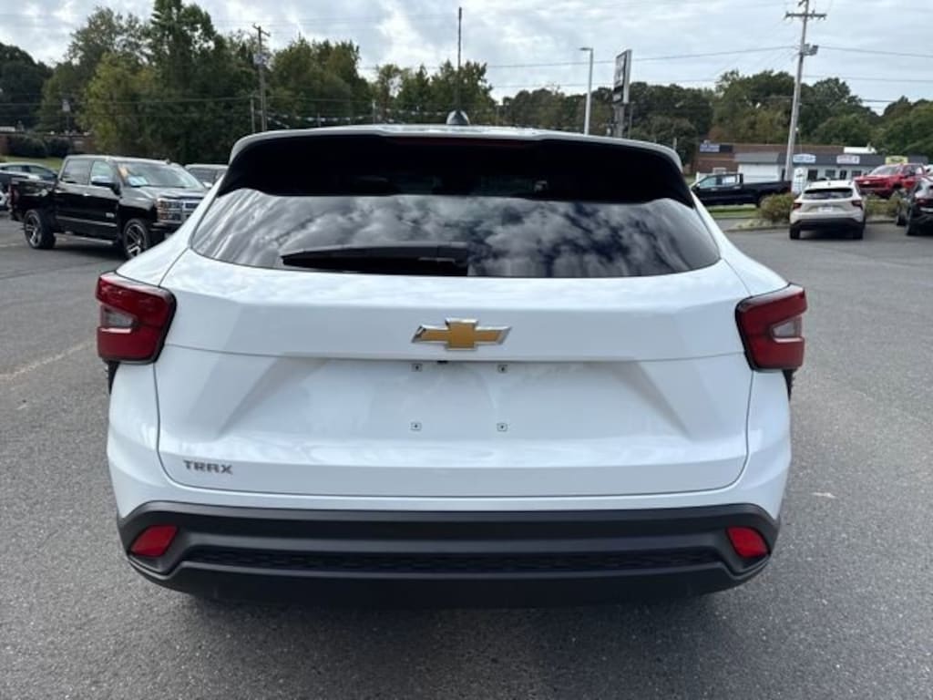 Used 2024 Chevrolet Trax LS SUV