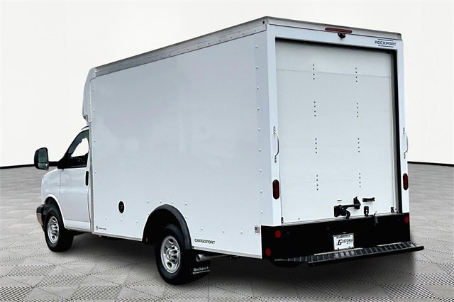 2025 Chevrolet Express Cutaway 3500 photo 3