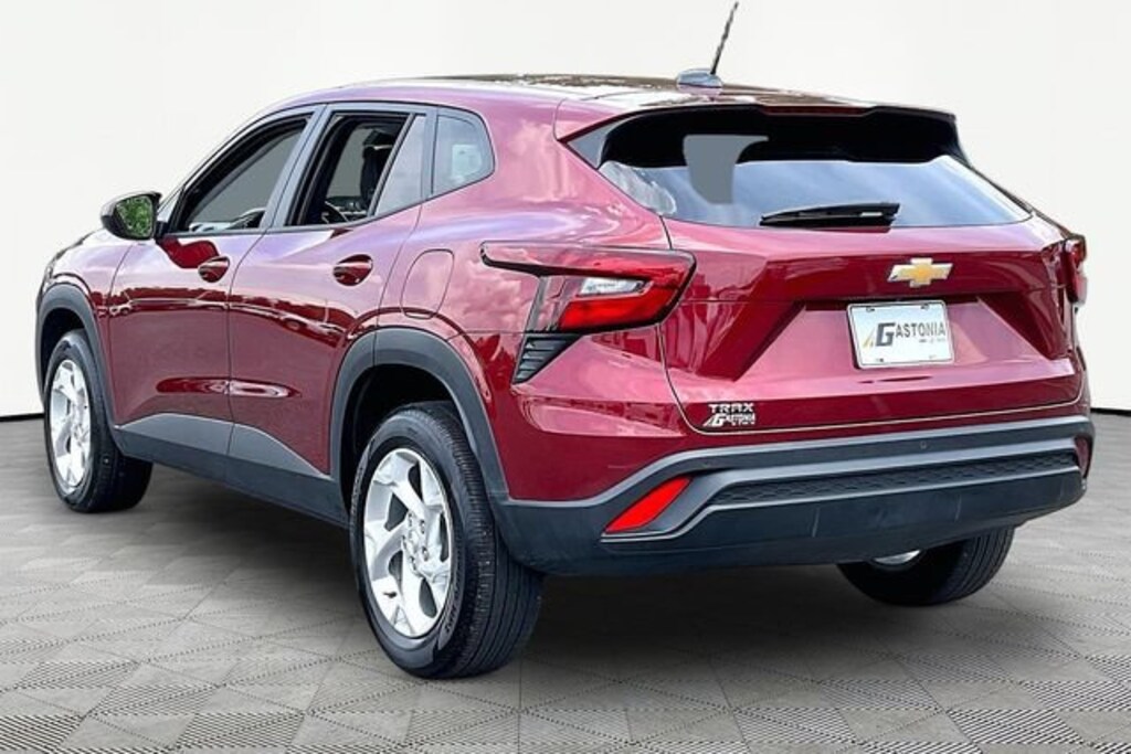 Used 2025 Chevrolet Trax LS SUV