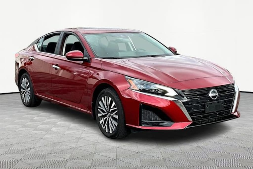 Used 2023 Nissan Altima SV Intelligent AWD Sedan