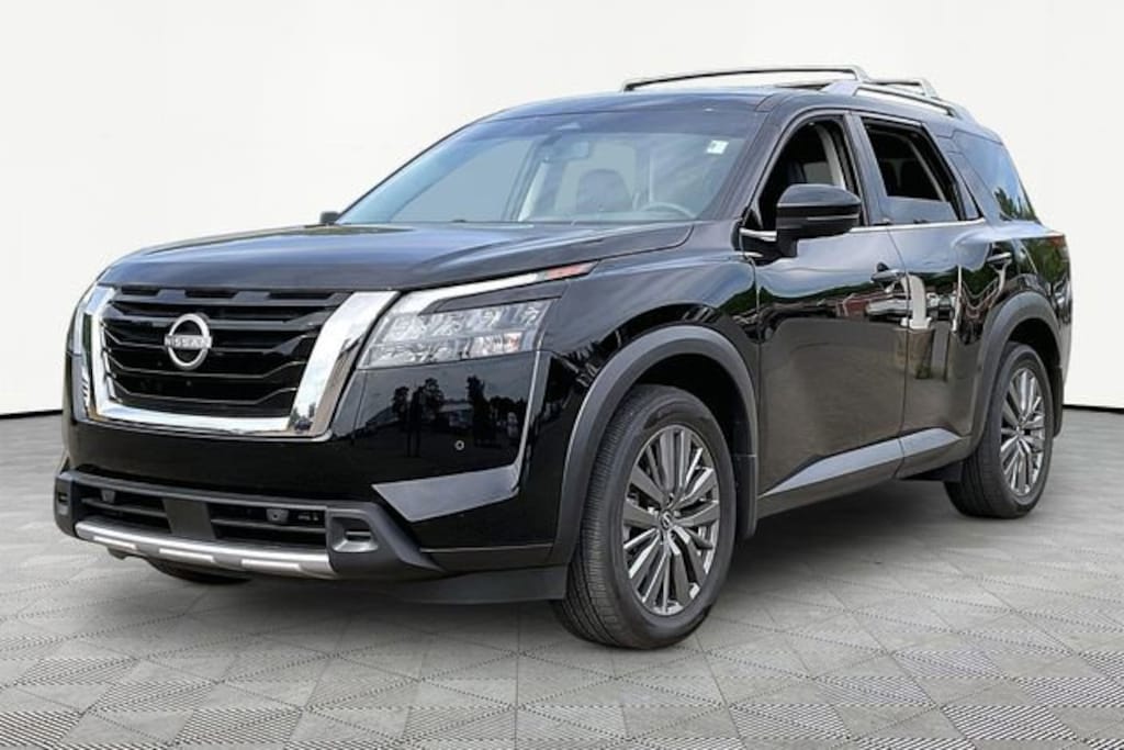 Used 2025 Nissan Pathfinder SL FWD SUV