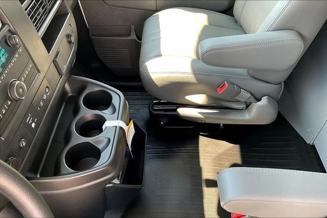 2025 Chevrolet Express Cargo Work Van - Photo 8