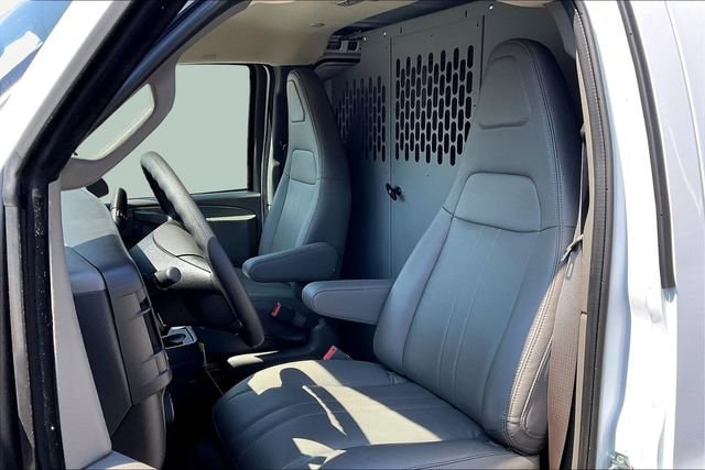 2025 Chevrolet Express Cargo Work Van - Photo 9