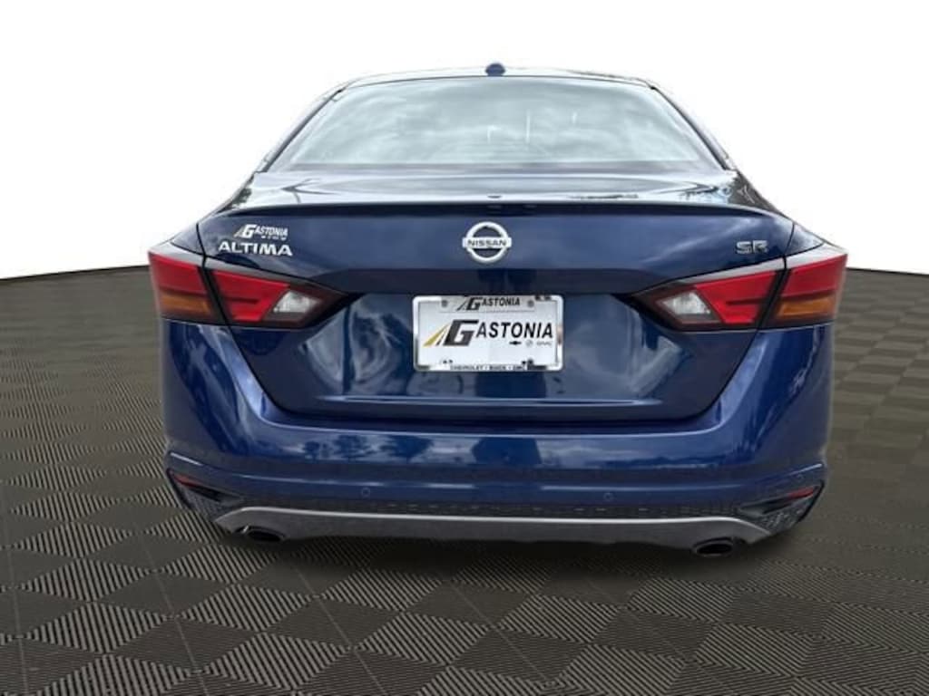 Used 2021 Nissan Altima SR FWD Sedan