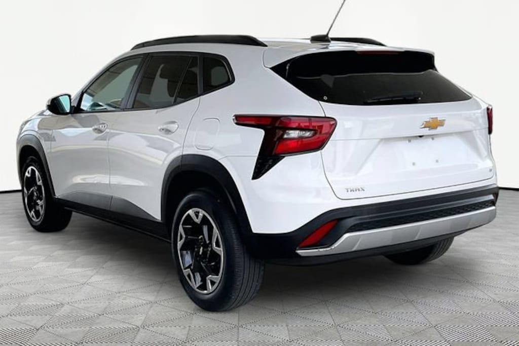 Used 2024 Chevrolet Trax LT SUV