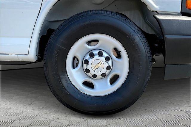 2025 Chevrolet Express Cargo Work Van - Photo 12