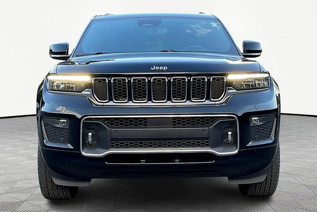 2022 Jeep Grand Cherokee Overland photo 2