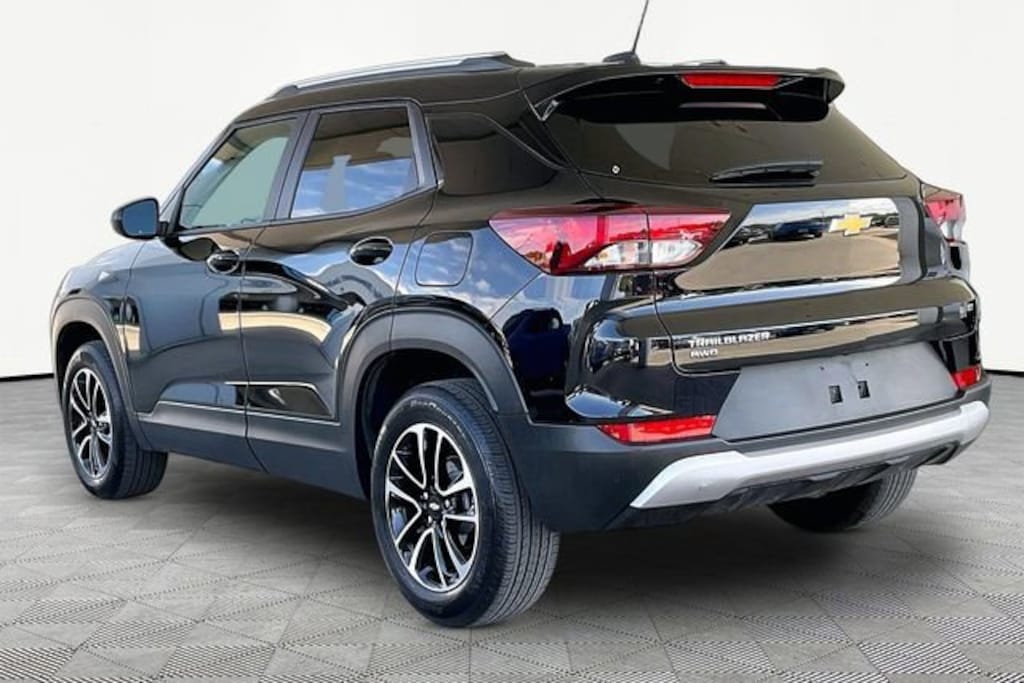 Used 2025 Chevrolet Trailblazer LT SUV