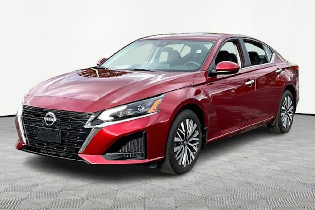 Used 2023 Nissan Altima SV Intelligent AWD Sedan