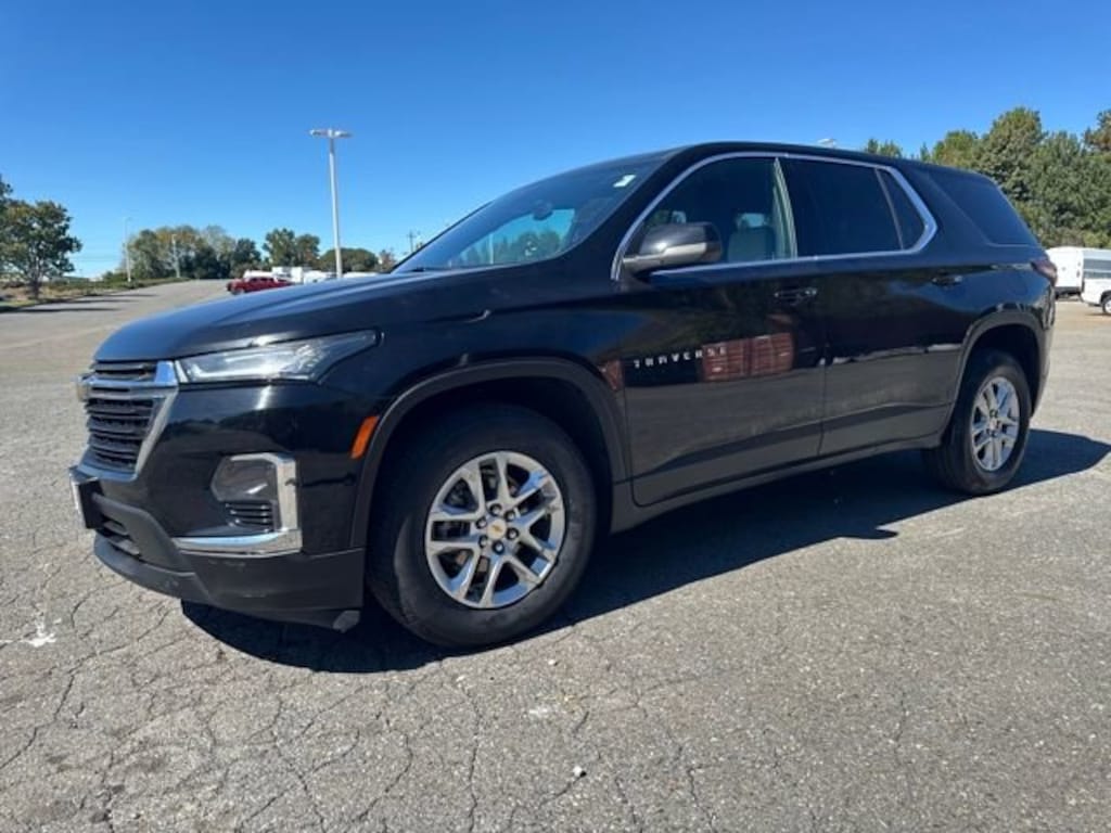 Used 2022 Chevrolet Traverse LS SUV