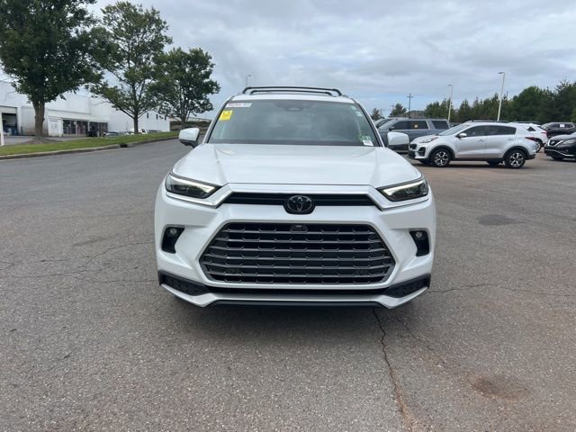 2024 Toyota Highlander Hybrid Limited photo 2