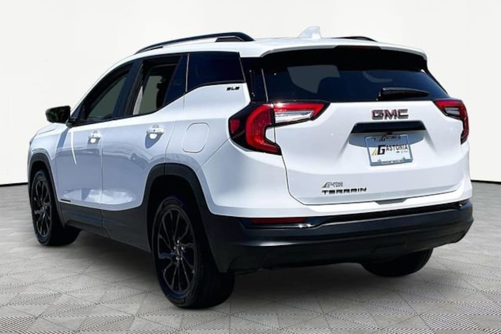 Used 2024 GMC Terrain SLE SUV