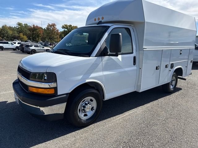 2025 Chevrolet Express Cutaway Base's photo