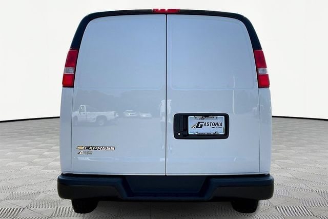 2025 Chevrolet Express Cargo Work Van - Photo 4