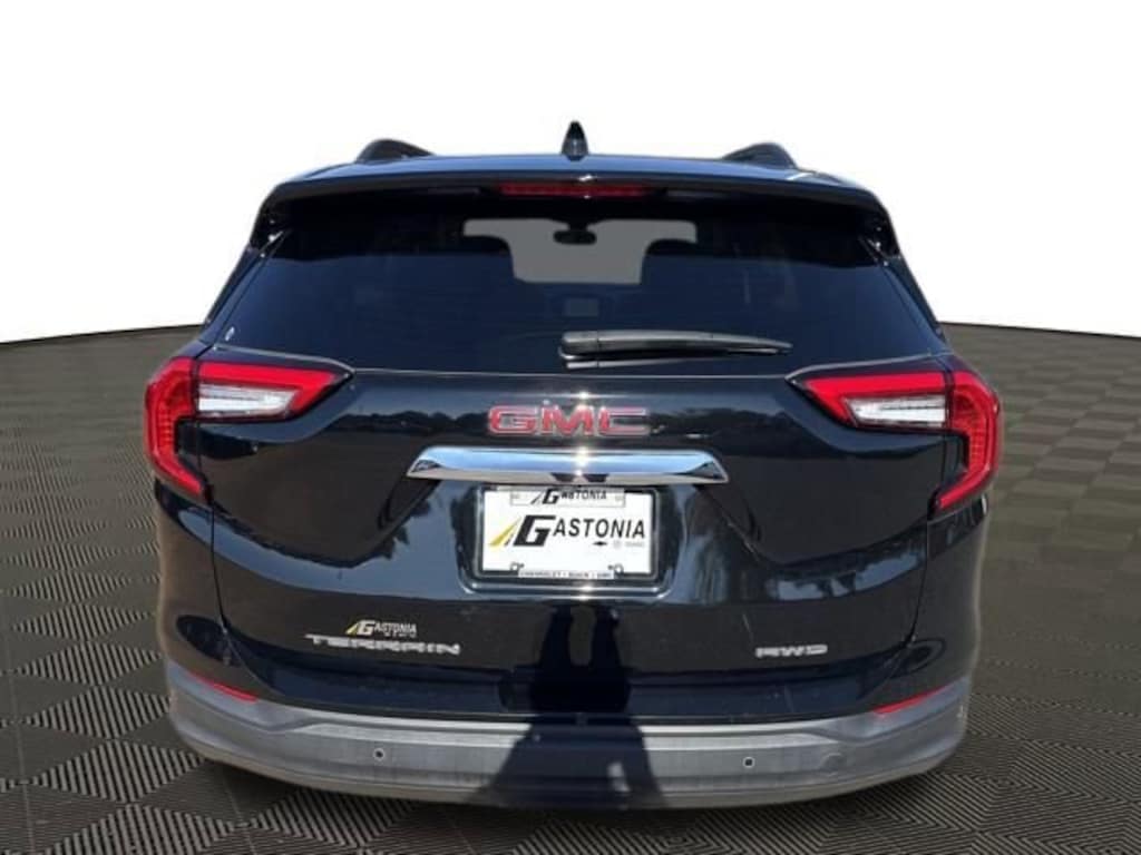 Used 2022 GMC Terrain SLE SUV