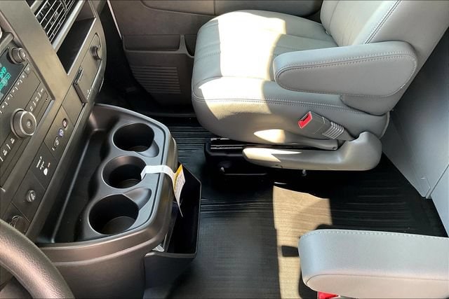 2025 Chevrolet Express Cargo Work Van - Photo 8