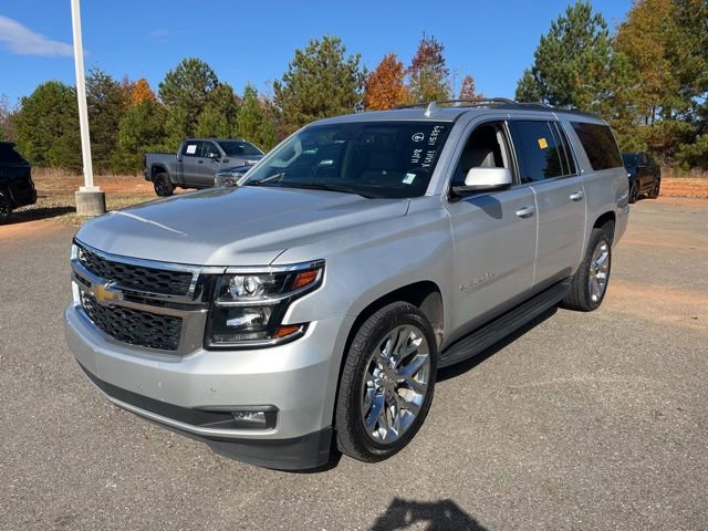 2017 Chevrolet Suburban LT photo 3
